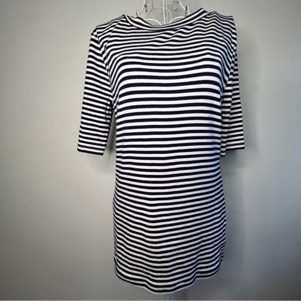 Kersh navy & white short-sleeved top. Sz L. Preowned. EUC.